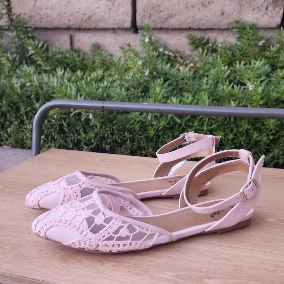 Seychelles Crochet Lace Pointy Toe Flats with Ankle Strap Size 7 NWT - Picture 1 of 11
